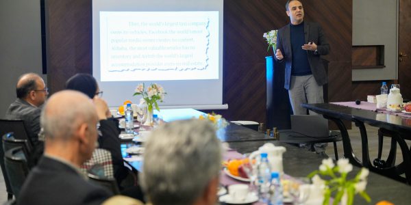 نشست-آموزشی-توسعه-کسب_وکار-در-اقتصاد-پلتفرمی-دکتر-شهرام-خلیل-نژاد-گروه-باران-10